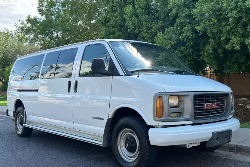 2001 Gmc Savana Passenger photo 1