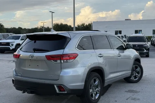 2019 Toyota Highlander Limited Platinum photo 3
