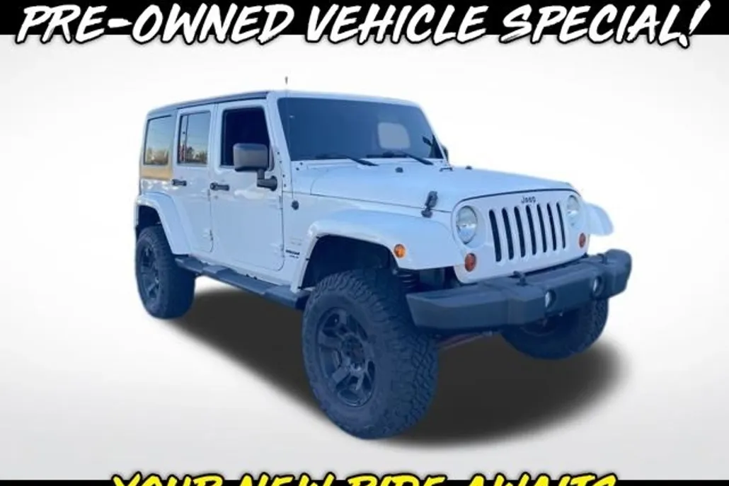 2013 Jeep Wrangler Unlimited Sahara photo 1