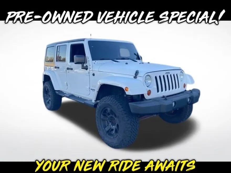 2013 Jeep Wrangler Unlimited Sahara photo 1