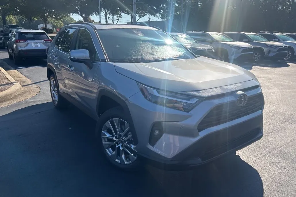 2025 Toyota RAV4 XLE Premium photo 1