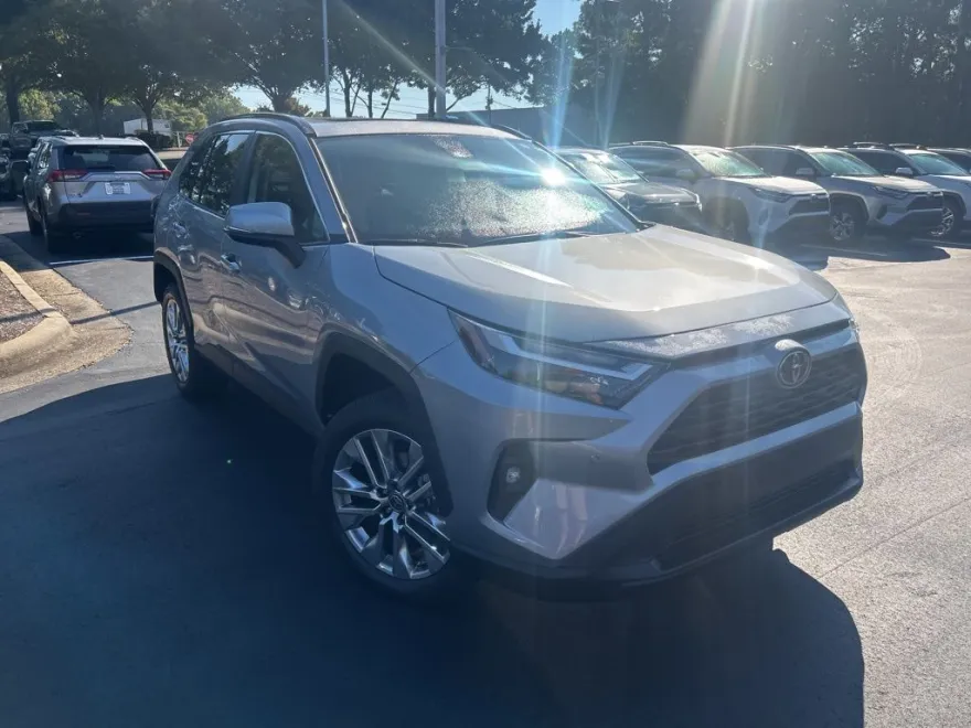 2025 Toyota RAV4 XLE Premium photo 1