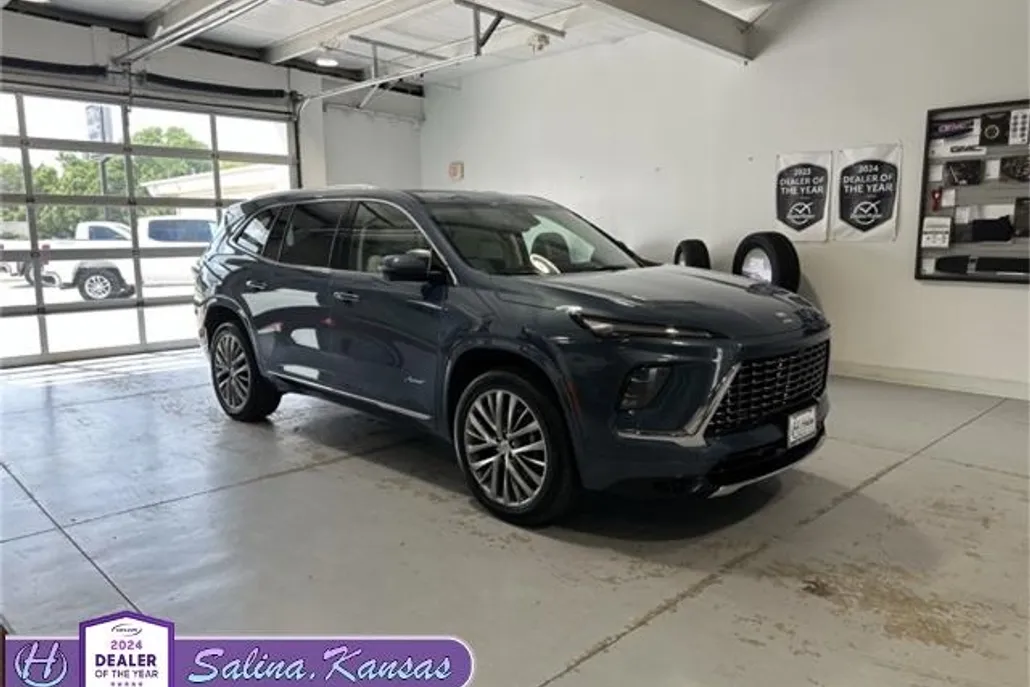 2025 Buick Enclave Avenir photo 1