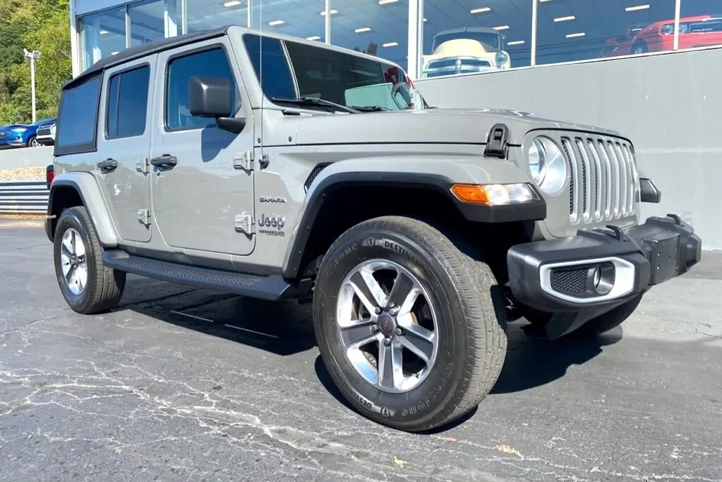 2018 Jeep Wrangler Unlimited Sahara photo 1