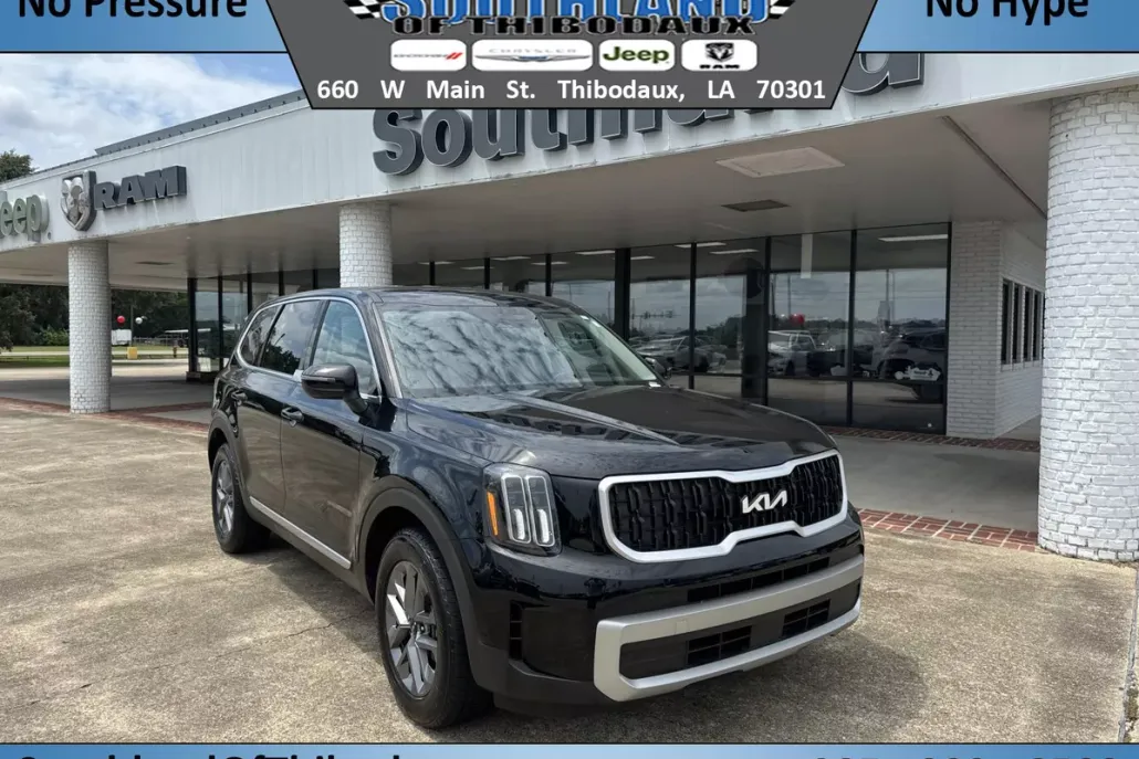 2023 Kia Telluride LX photo 1