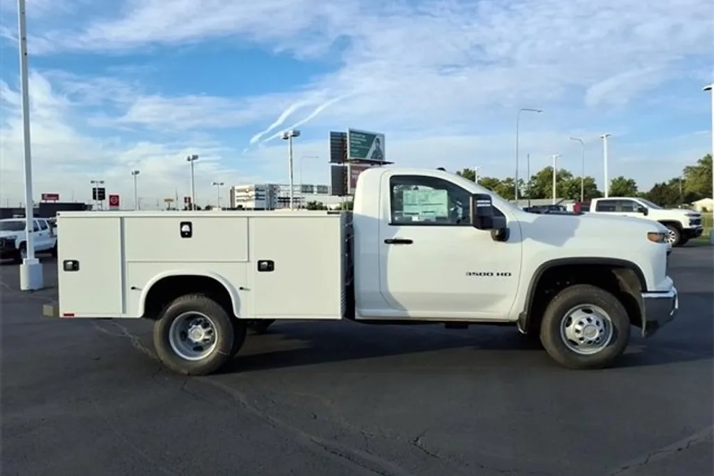 2025 Chevrolet Silverado 3500HD Work Truck photo 1