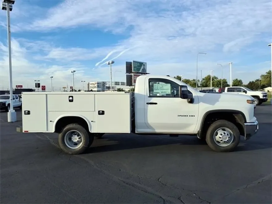 2025 Chevrolet Silverado 3500HD Work Truck photo 1