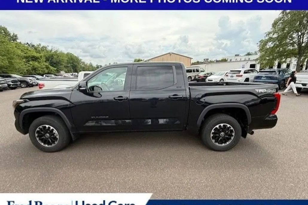 2022 Toyota Tundra SR5 photo 1