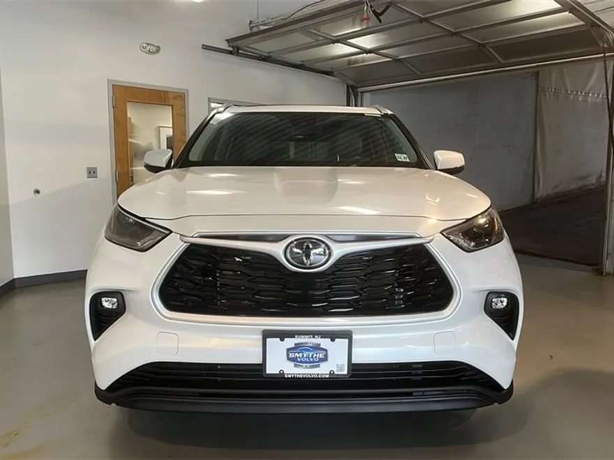 2023 Toyota Highlander L photo 1