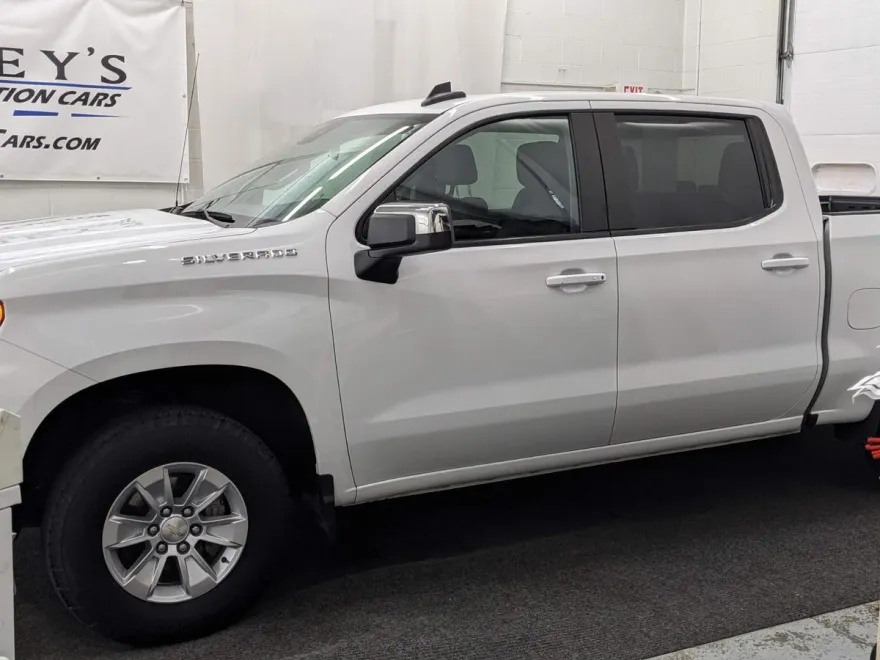 2023 Chevrolet Silverado 1500 photo 1