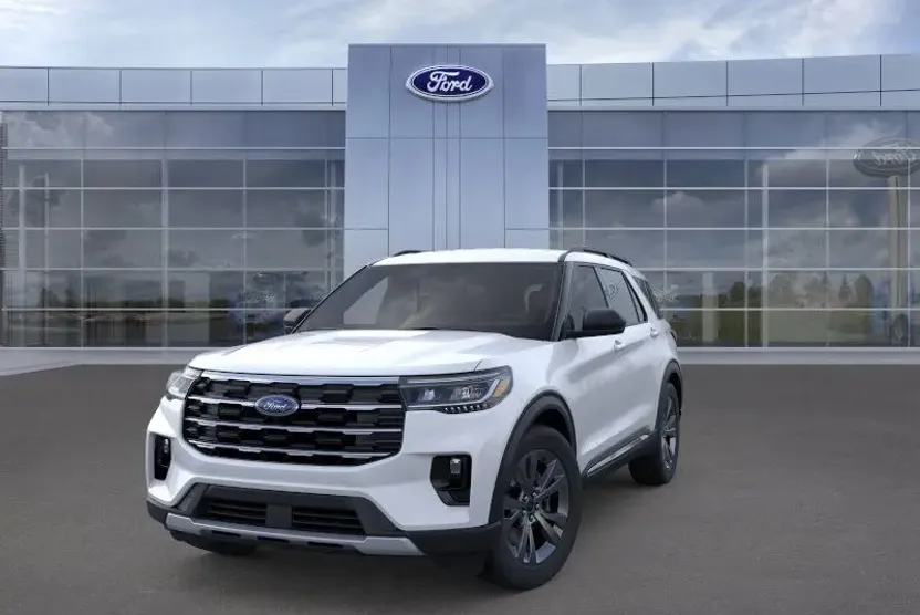 2025 Ford Explorer photo 1