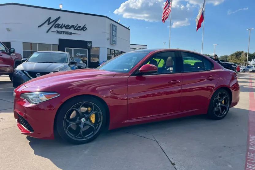 2017 Alfa Romeo Giulia Ti photo 1