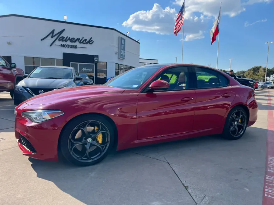 2017 Alfa Romeo Giulia Ti photo 1