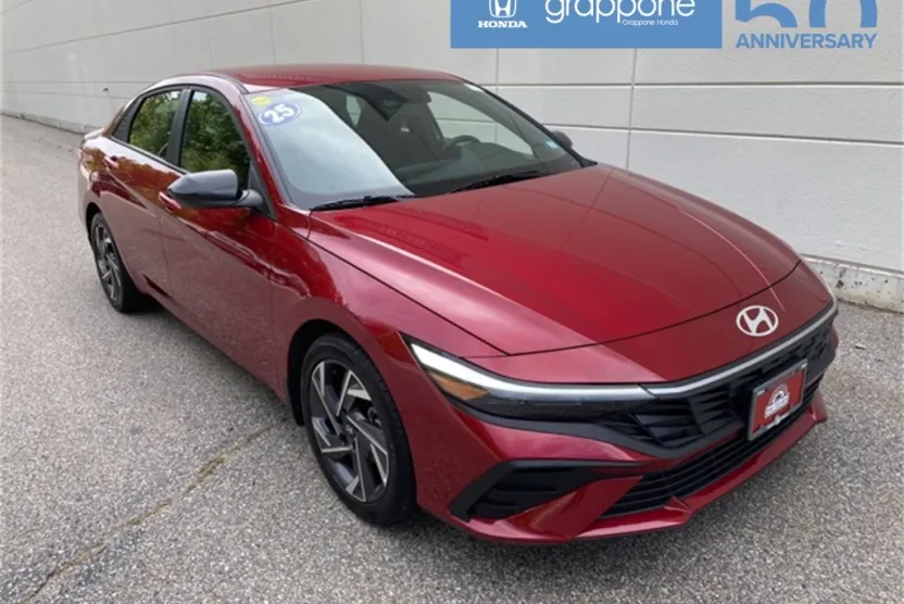 2025 Hyundai Elantra SEL Sport photo 1
