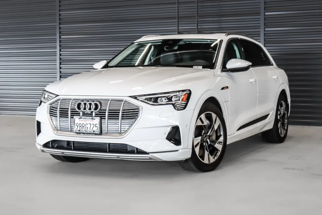 2022 Audi e-tron Premium Plus photo 1