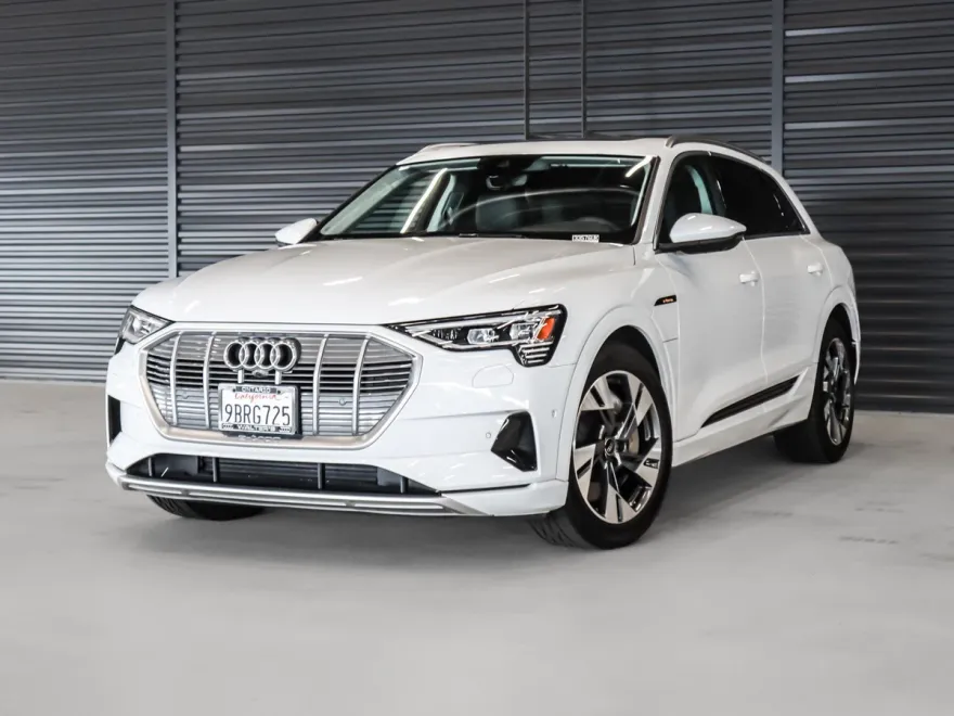 2022 Audi e-tron Premium Plus photo 1