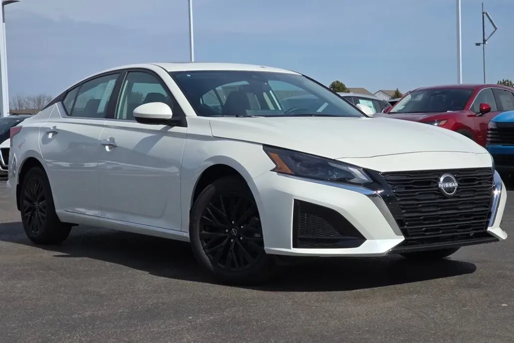 2025 Nissan Altima 2.5 SV photo 1