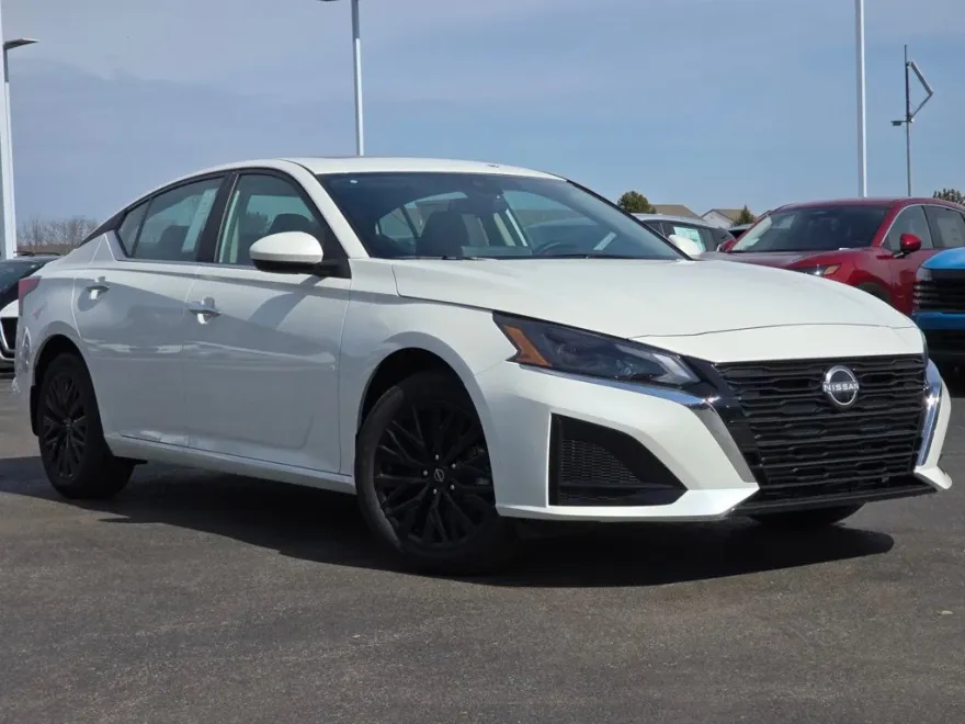 2025 Nissan Altima 2.5 SV photo 1