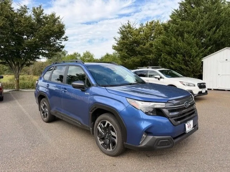 2025 Subaru Forester Premium photo 1