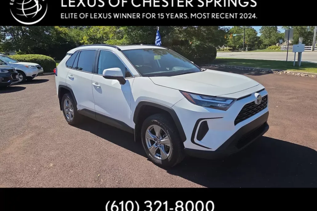 2024 Toyota RAV4 Hybrid XLE photo 1
