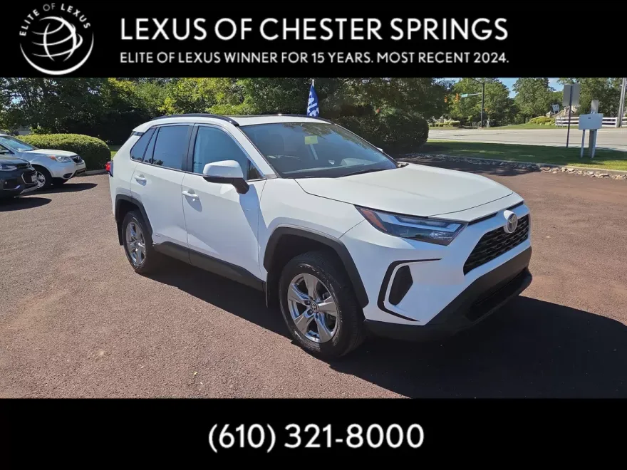 2024 Toyota RAV4 Hybrid XLE photo 1