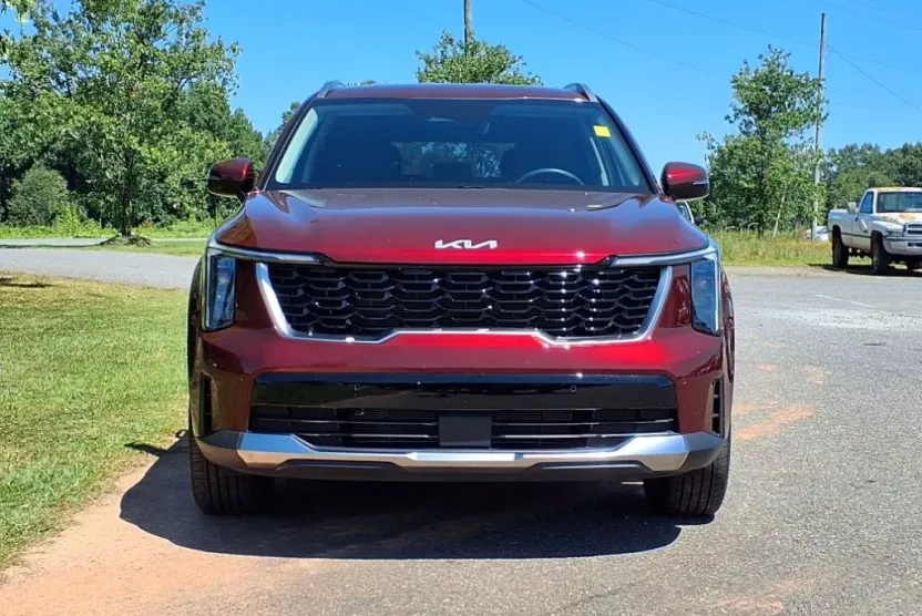 2025 Kia Sorento S photo 1