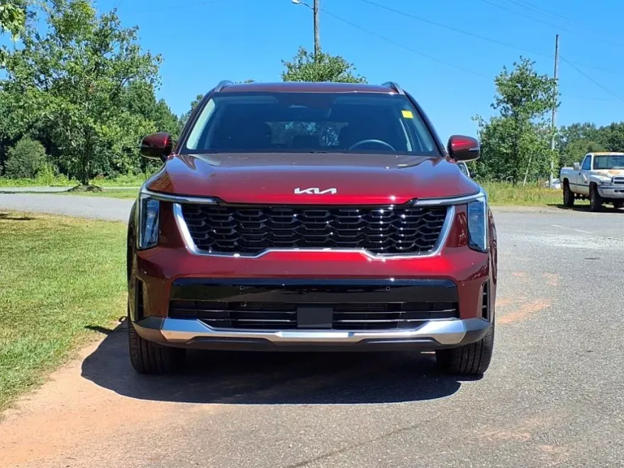 2025 Kia Sorento S photo 1