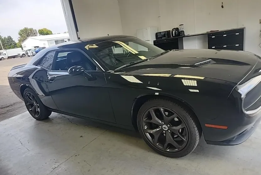 2018 Dodge Challenger SXT photo 1
