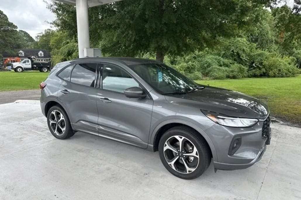 2023 Ford Escape ST-Line Select photo 1