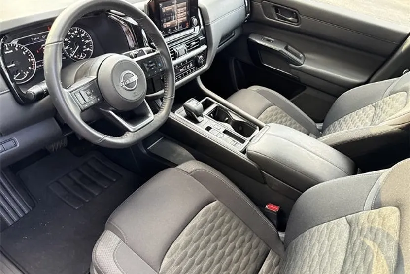 2024 Nissan Pathfinder SV photo 1