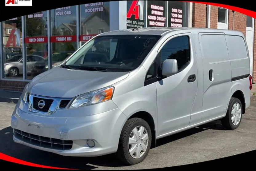 2018 Nissan NV200 SV photo 1