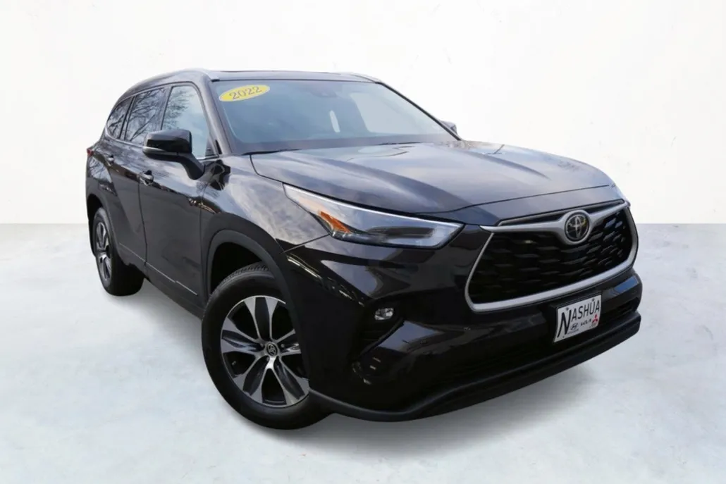 2022 Toyota Highlander XLE photo 1