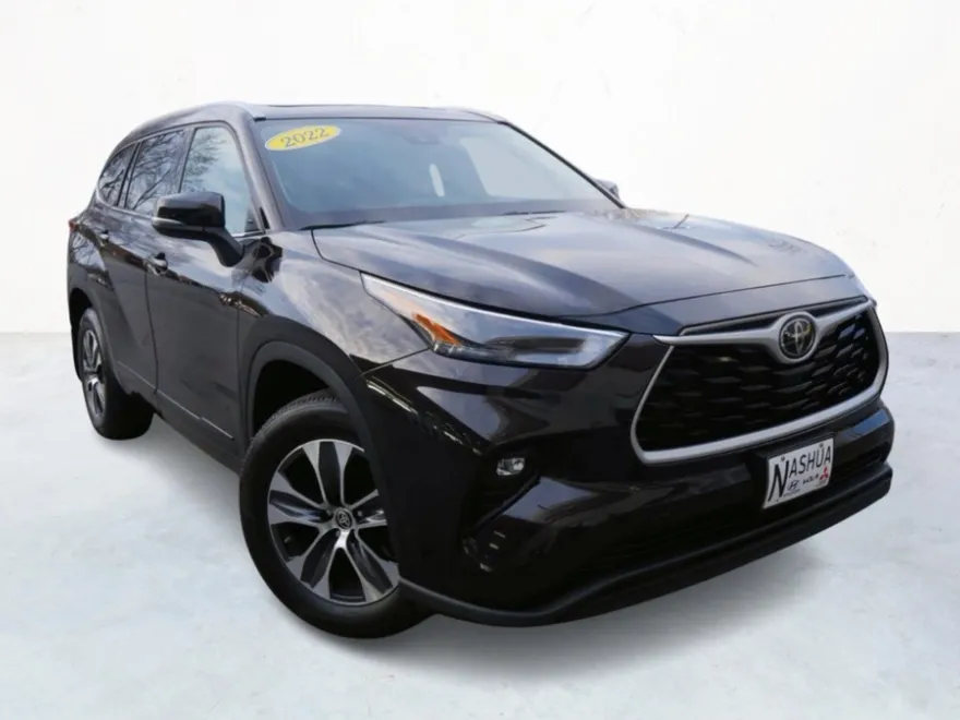 2022 Toyota Highlander XLE photo 1