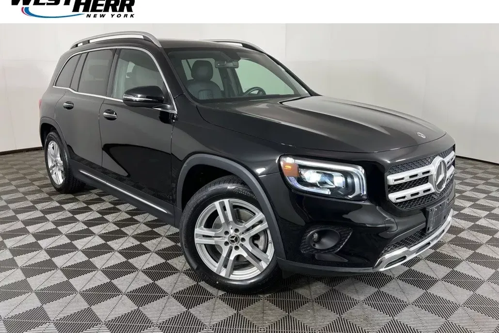 2023 Mercedes Benz GLB 250 4MATIC photo 1