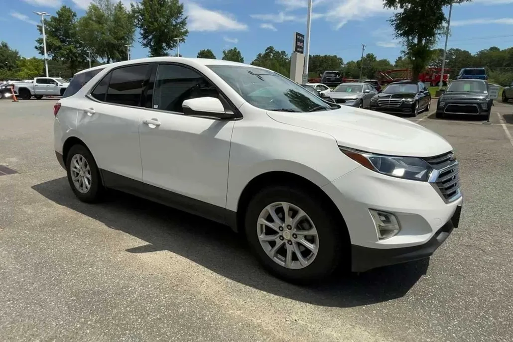 2018 Chevrolet Equinox LT photo 1