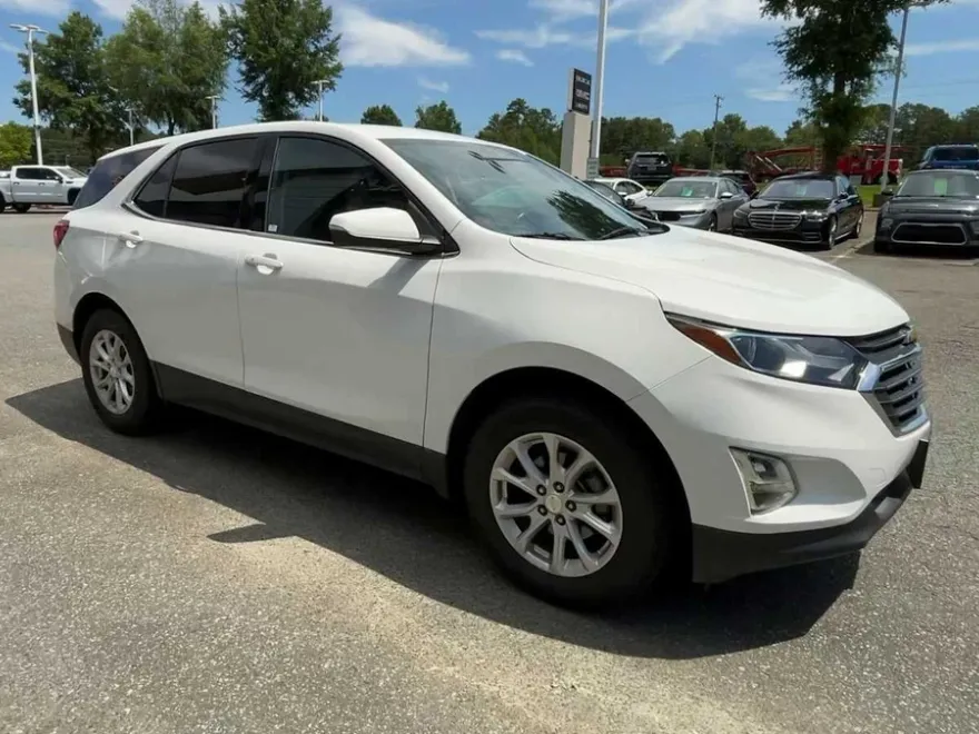 2018 Chevrolet Equinox LT photo 1