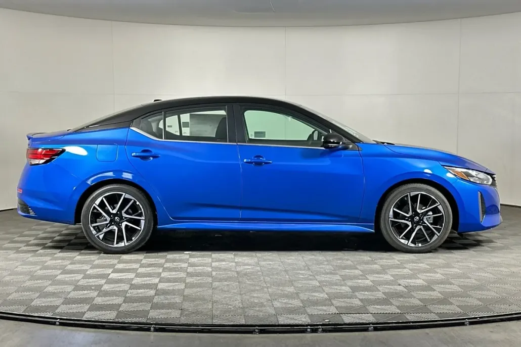 2025 Nissan Sentra SR photo 1