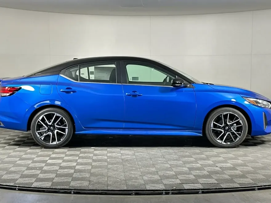 2025 Nissan Sentra SR photo 1