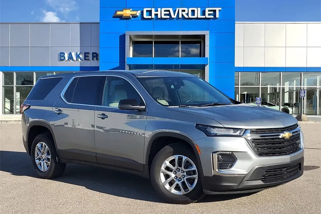 2023 Chevrolet Traverse LS photo 1