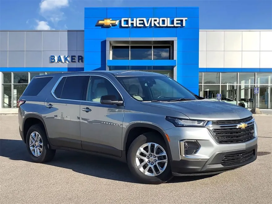 2023 Chevrolet Traverse LS photo 1