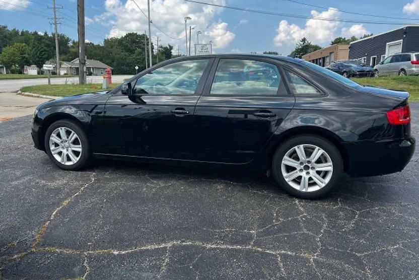 2010 Audi A4 2.0T Premium photo 1