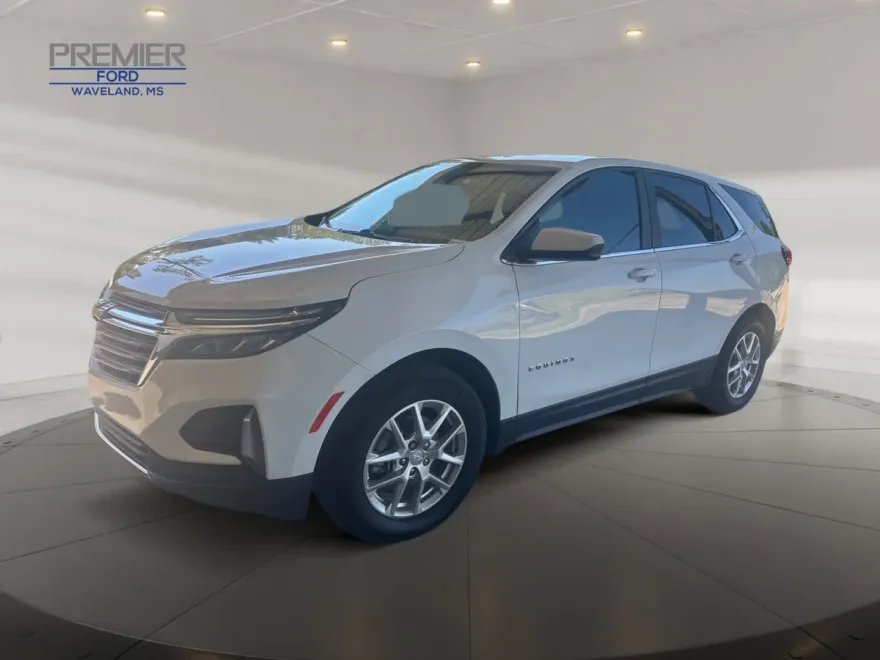 2022 Chevrolet Equinox LT photo 1