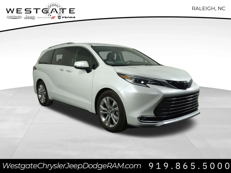 2022 Toyota Sienna Platinum photo 1