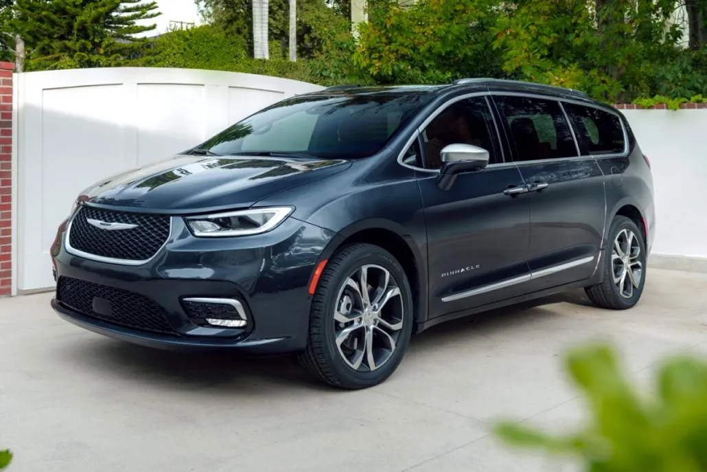 2022 Chrysler Pacifica Touring L photo 1