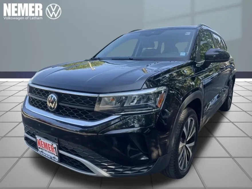 2022 Volkswagen Taos SE photo 1