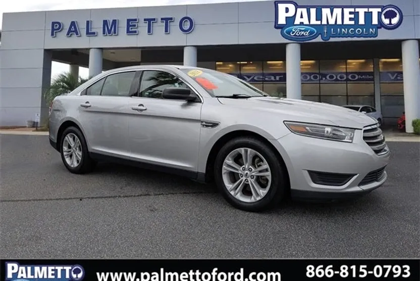 2018 Ford Taurus SE photo 1