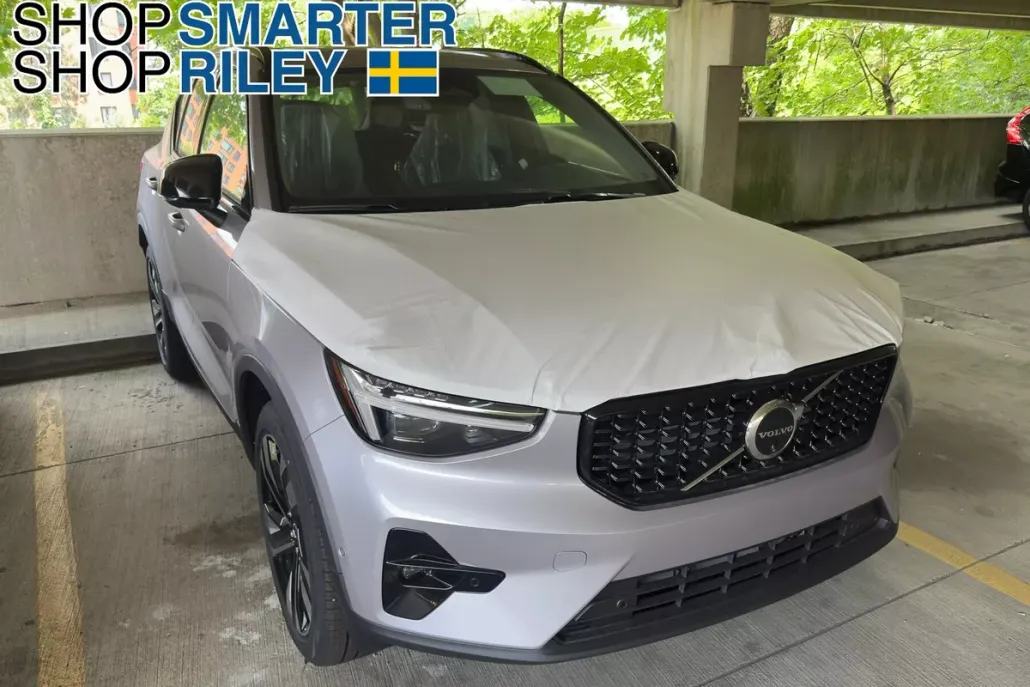 2026 Volvo XC40 photo 1