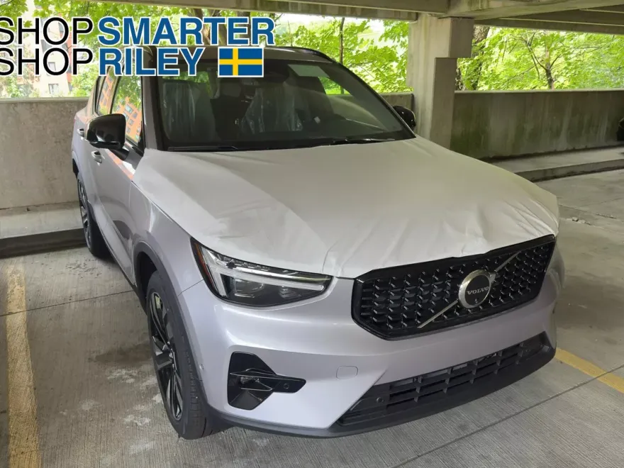 2026 Volvo XC40 photo 1