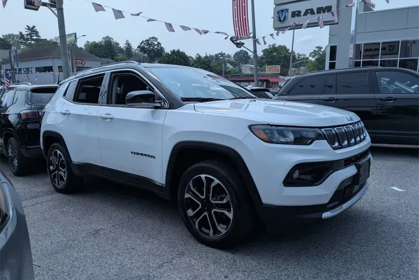2022 Jeep Compass Limited photo 1