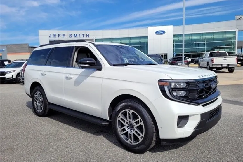 2025 Ford Expedition photo 1
